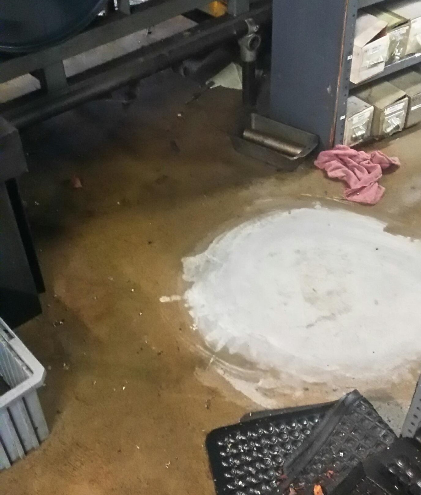 Pindel Oily Floor Cleanup