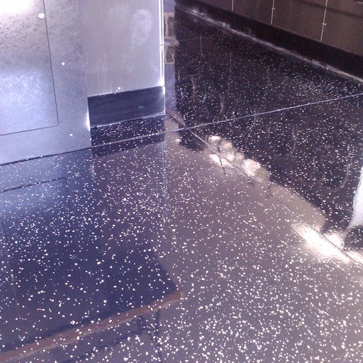 High gloss chip floor